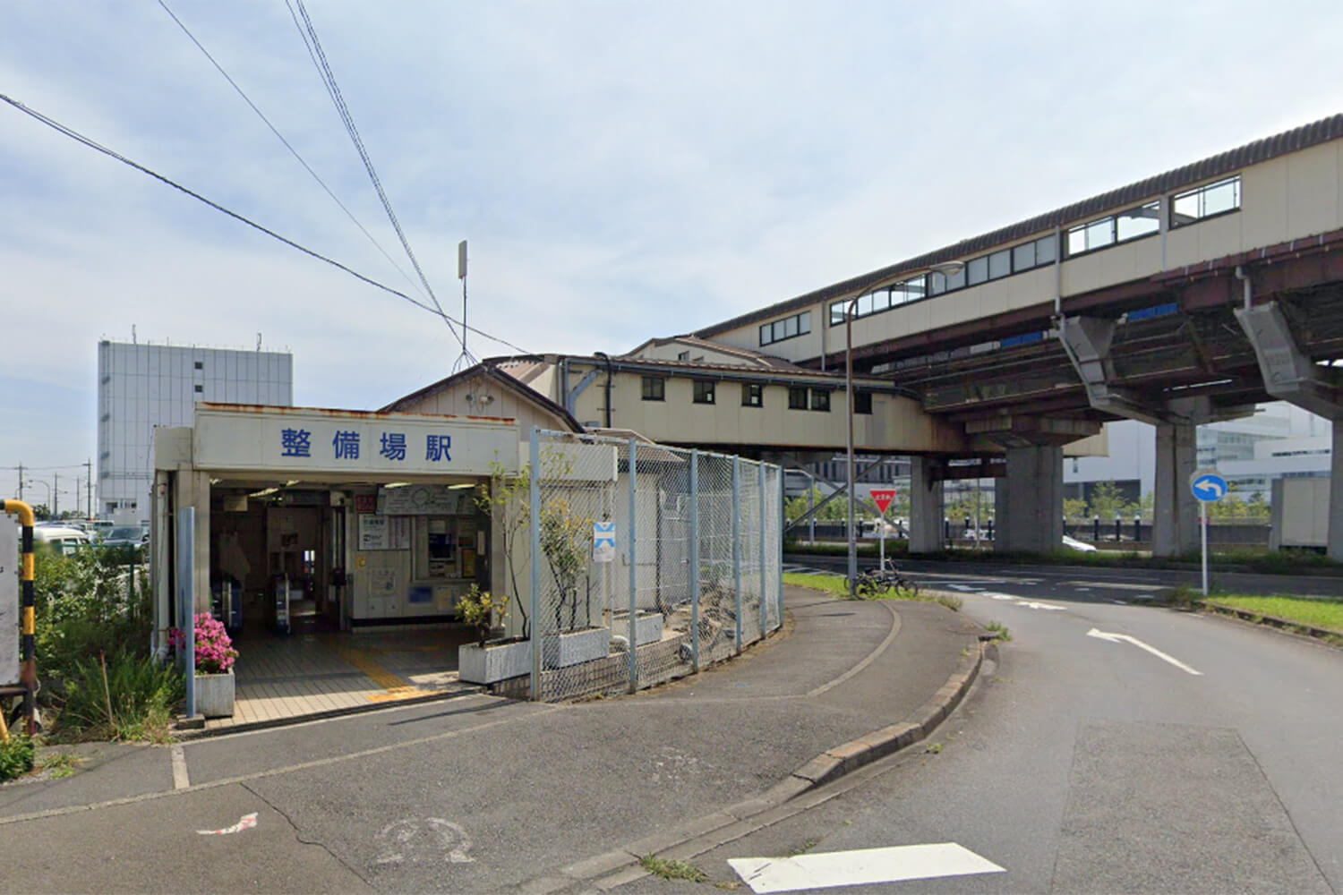 整備場のハウスクリーニング1